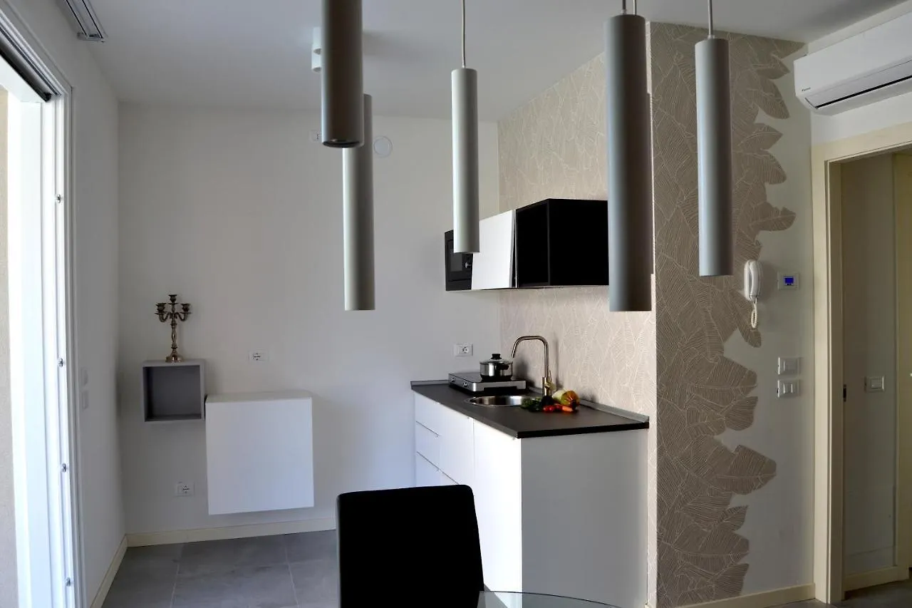 Aura Ar Holiday-Home Peschiera del Garda 0*,  Italia